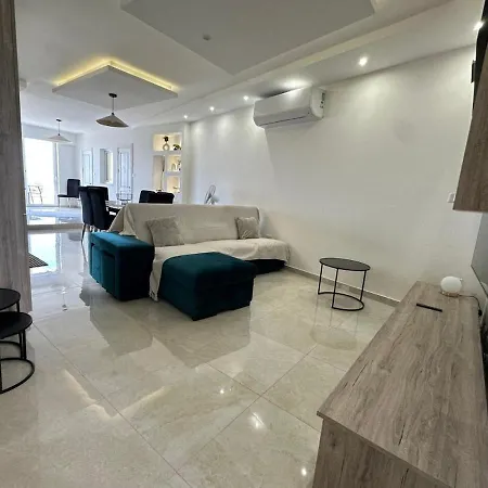 Panoramic Penthouse Front & Back Terraces *