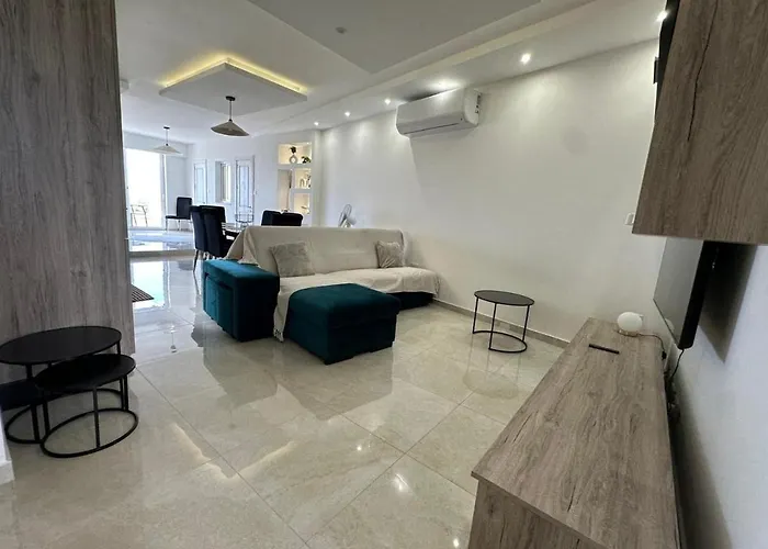 Panoramic Penthouse Front & Back Terraces *