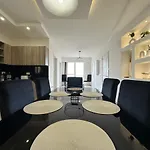Panoramic Penthouse Front & Back Terraces