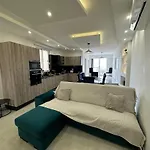 Panoramic Penthouse Front & Back Terraces *