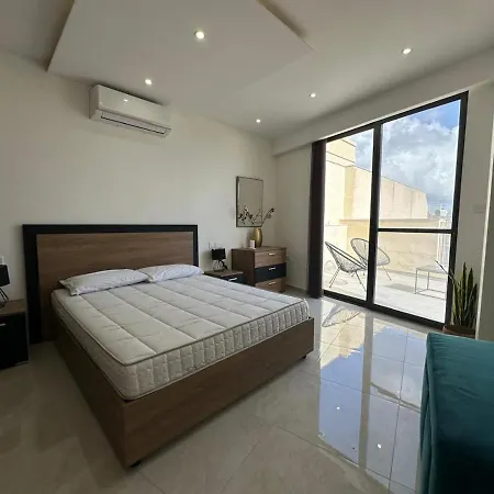 Panoramic Penthouse Front & Back Terraces Apartament