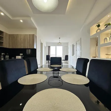 Panoramic Penthouse Front & Back Terraces