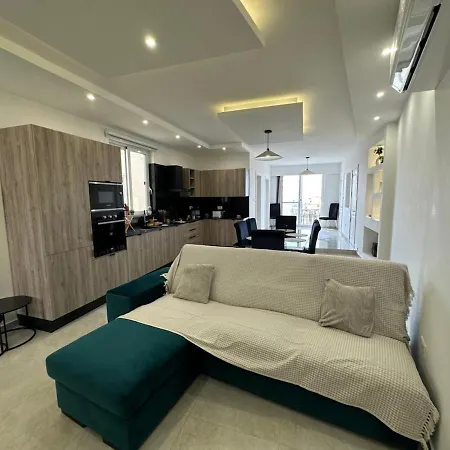 Panoramic Penthouse Front & Back Terraces *