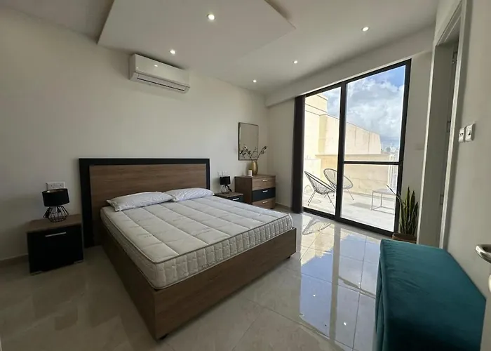 Panoramic Penthouse Front & Back Terraces Apartment