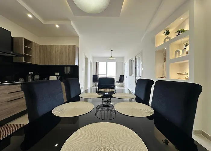 Panoramic Penthouse Front & Back Terraces