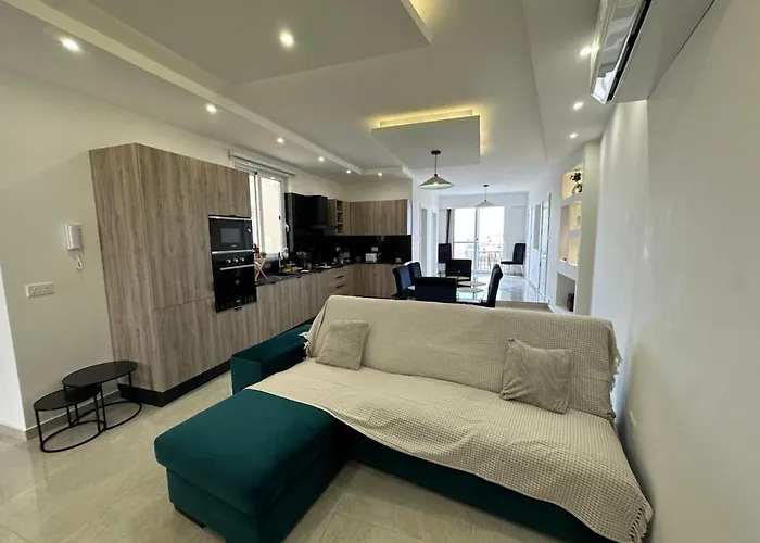 Panoramic Penthouse Front & Back Terraces *